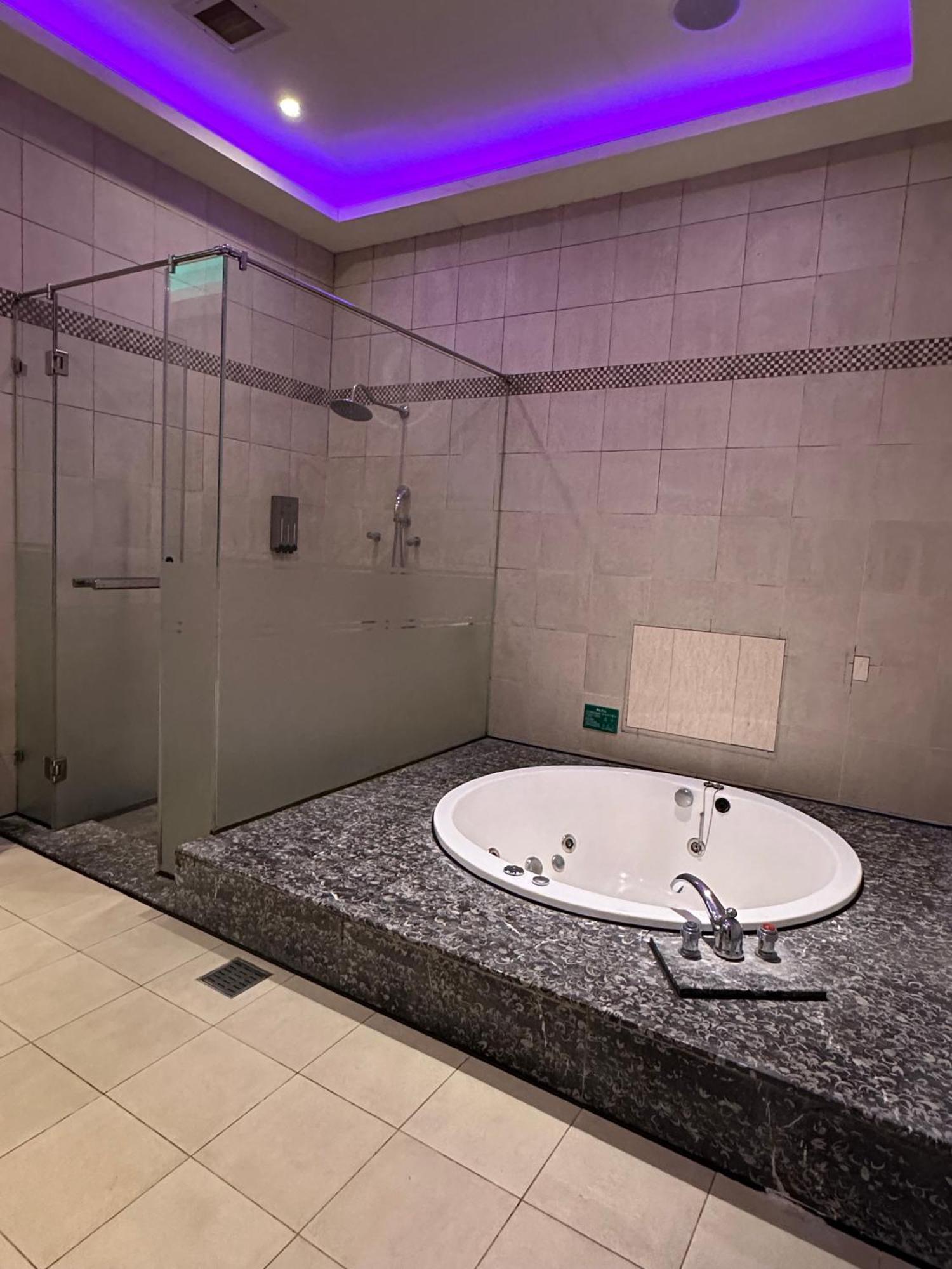 Purple Rainbow Motel Тайбей Екстер'єр фото